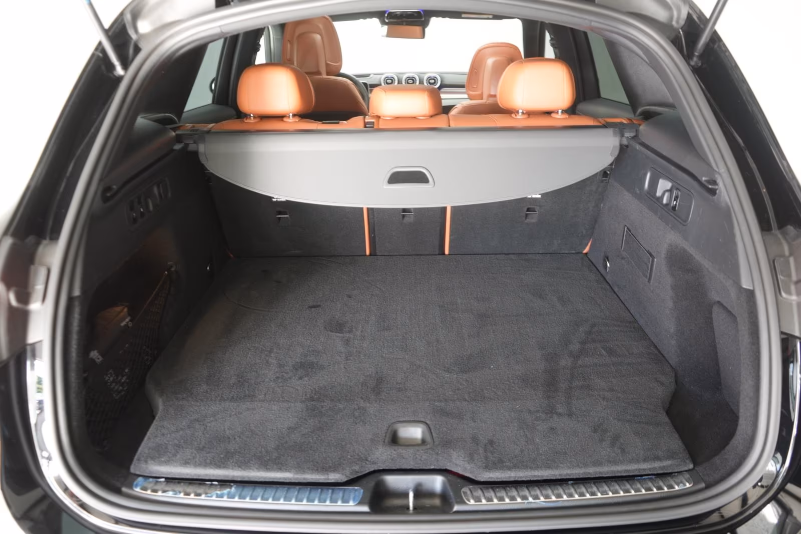 (B-232) Mercedes-Benz(Hybrid) GLC 300 e 4Matic 9G-Tronic AMG Leder/Distronic/ - Image 28