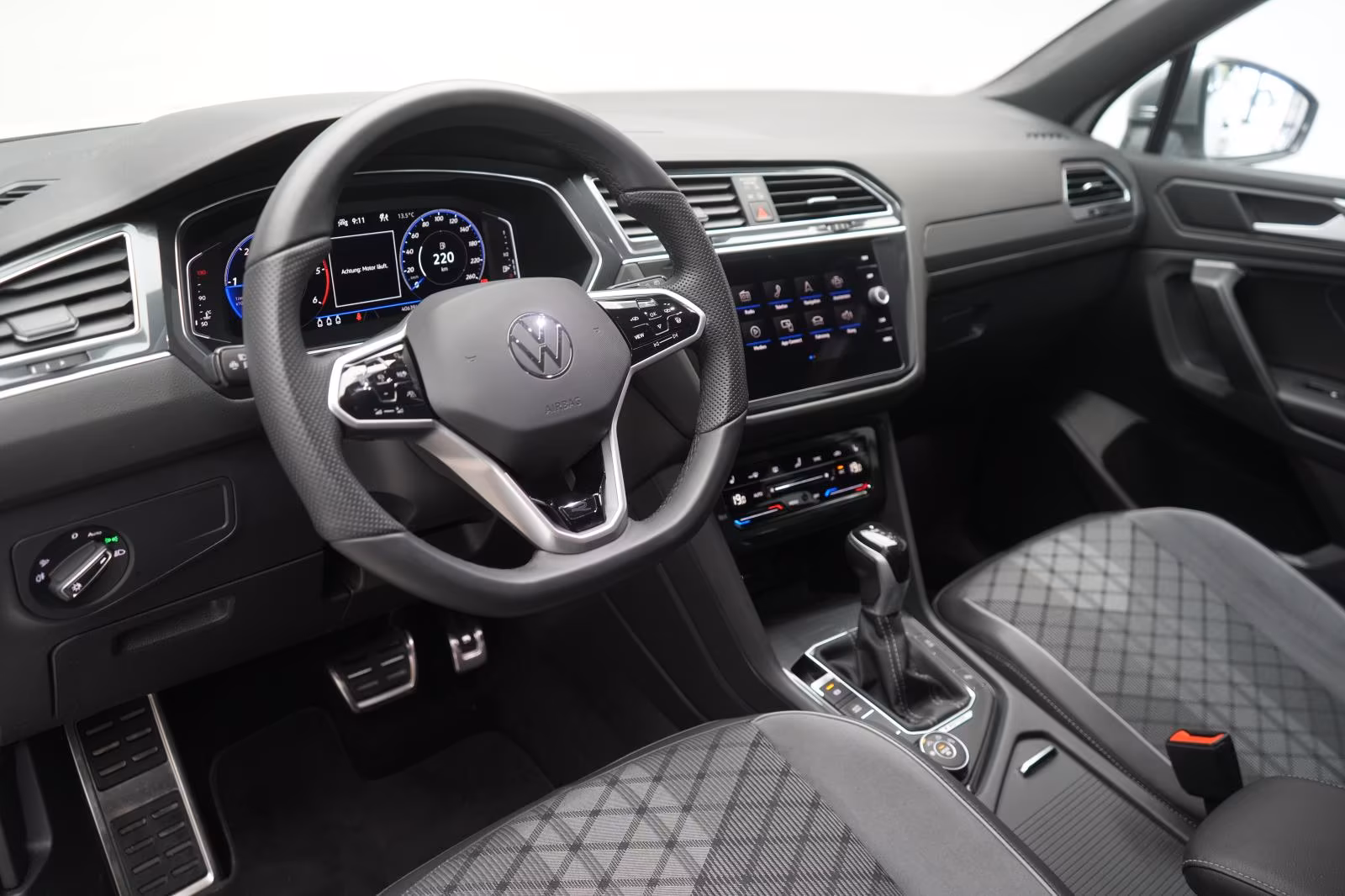 (B-427) Volkswagen Tiguan Allspace 2.0 TDI SCR 4Motion DSG R-Line - Image 8