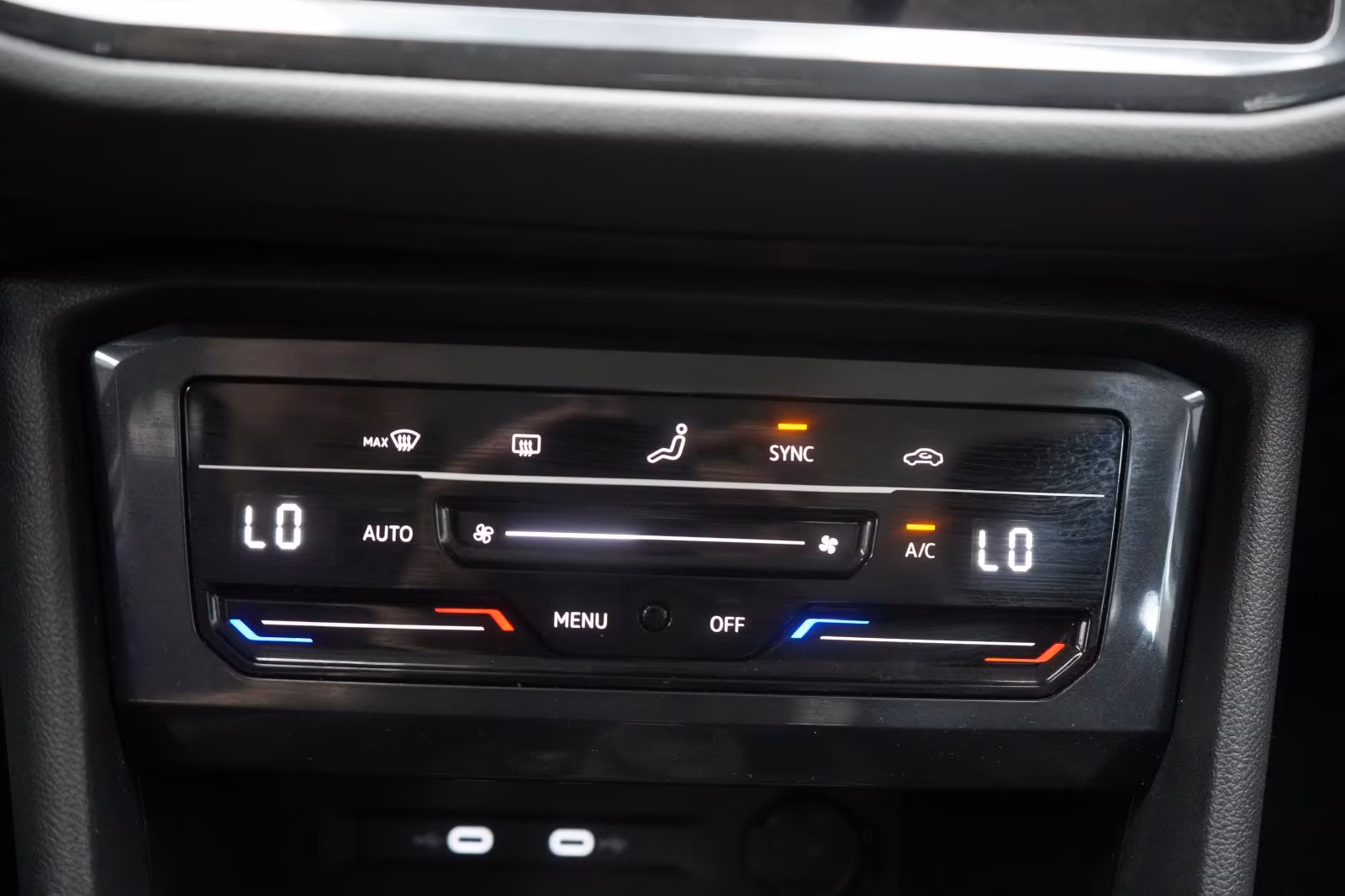 (B-133) Volkswagen Tiguan 2.0 TDI 4Motion DSG Navi/ACC/AHK - Image 17