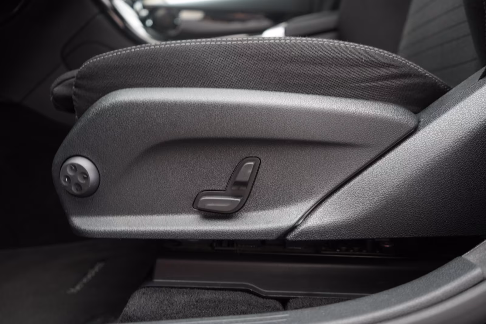 (B-376) Mercedes-Benz(Hybrid) GLC 300 e 4Matic 9G-Tronic Temp/Kamera/AHK/ - Image 20