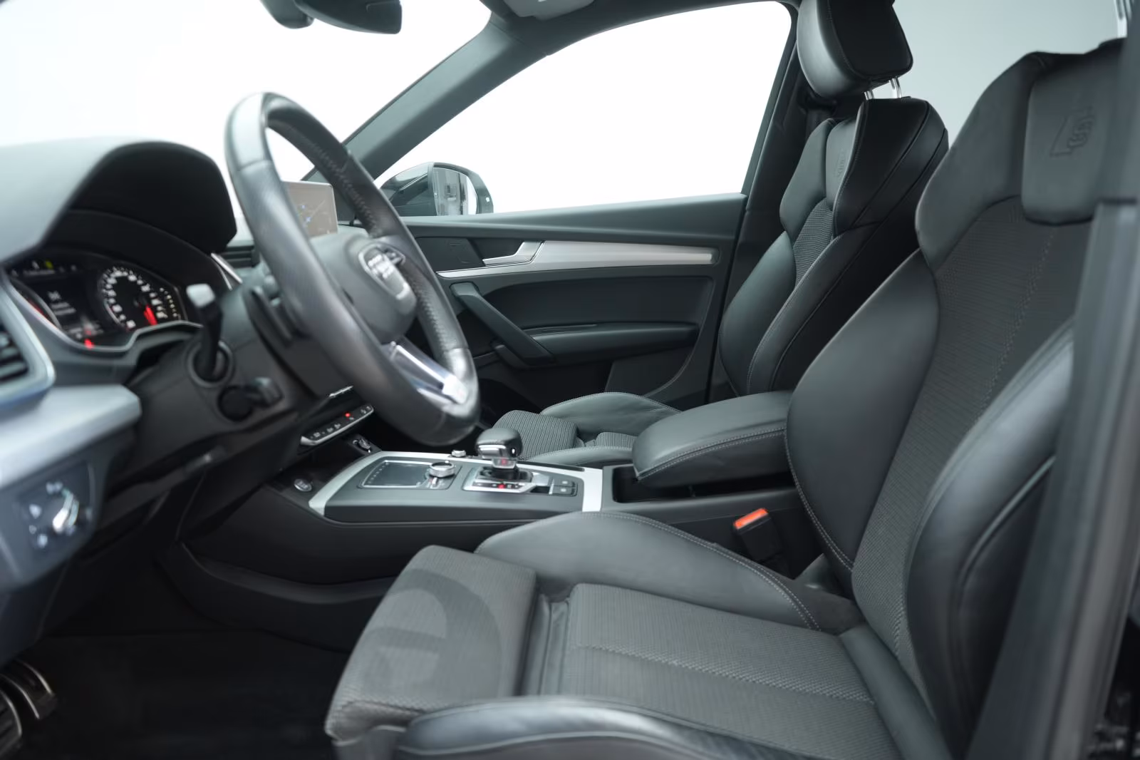 (B-123) Audi Q5 40 TDI quattro S-Line Temp/Kamera/AHK/Massage - Image 4