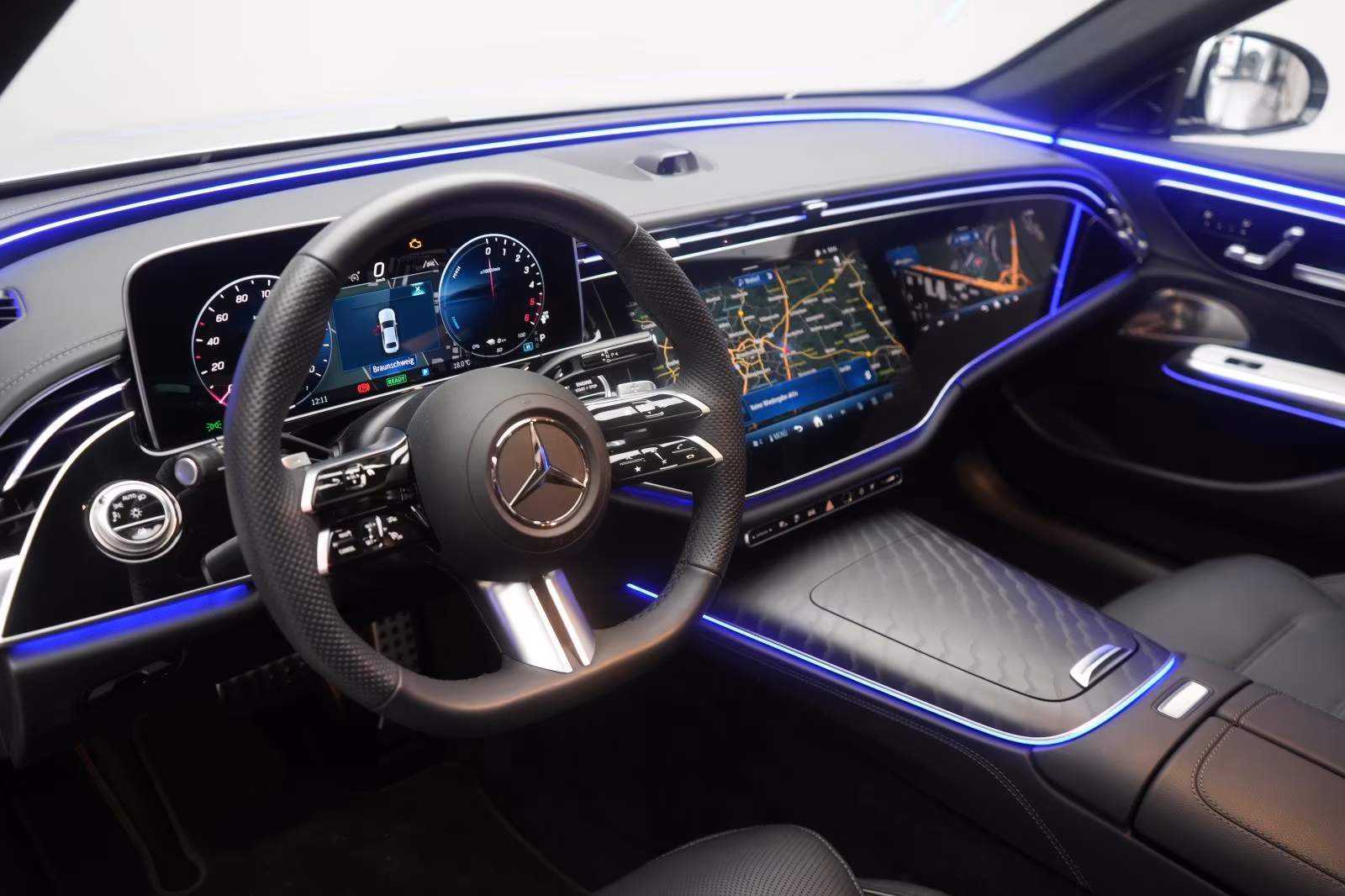 (B-319) Mercedes-Benz(Hybrid) E 300 de 4Matic 9G-T AMG Superscreen/Distronic/P - Image 8