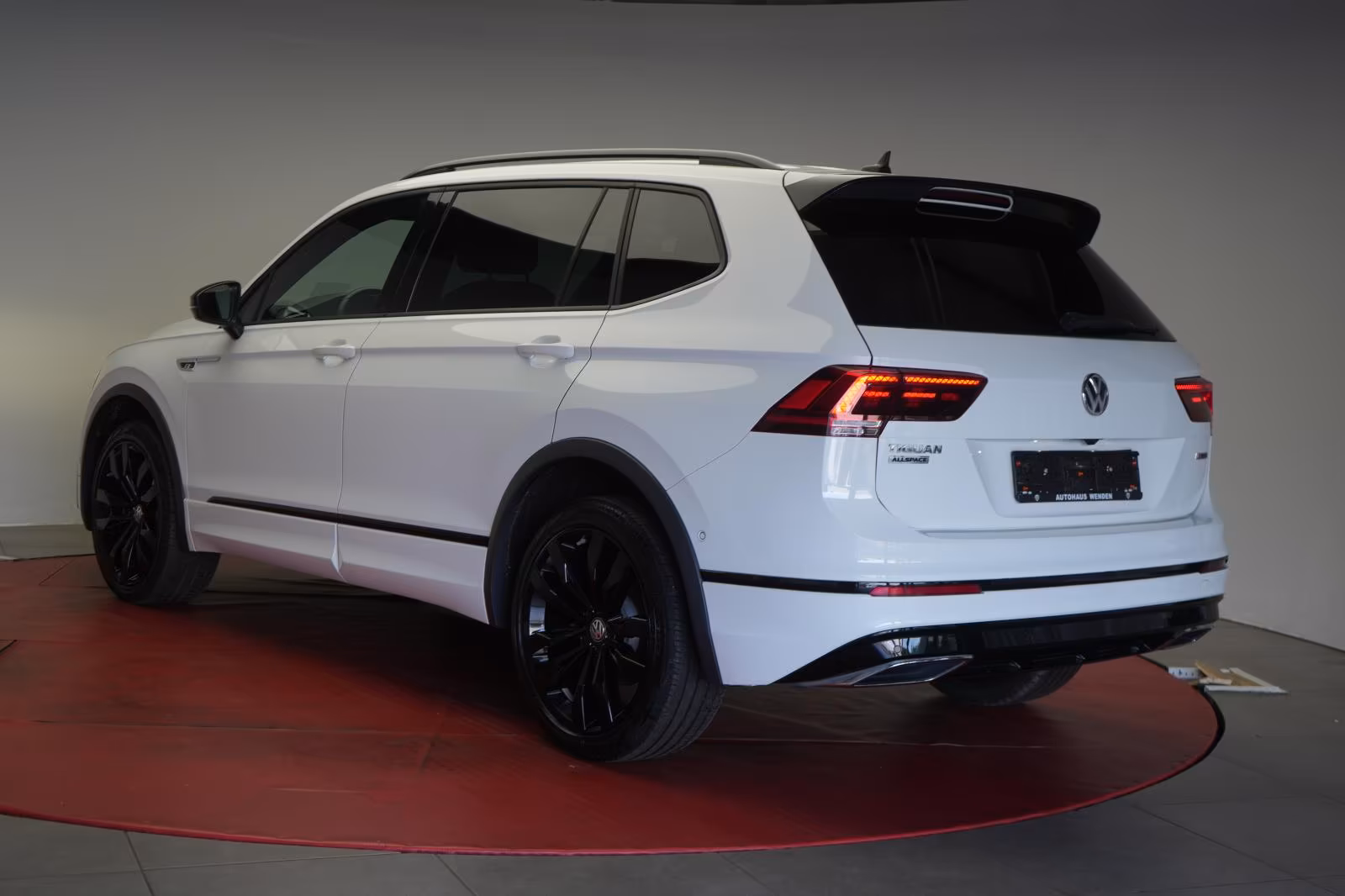 (B-480) Volkswagen Tiguan Allspace 2.0 TDI 4Motion DSG R line Navi - Image 3