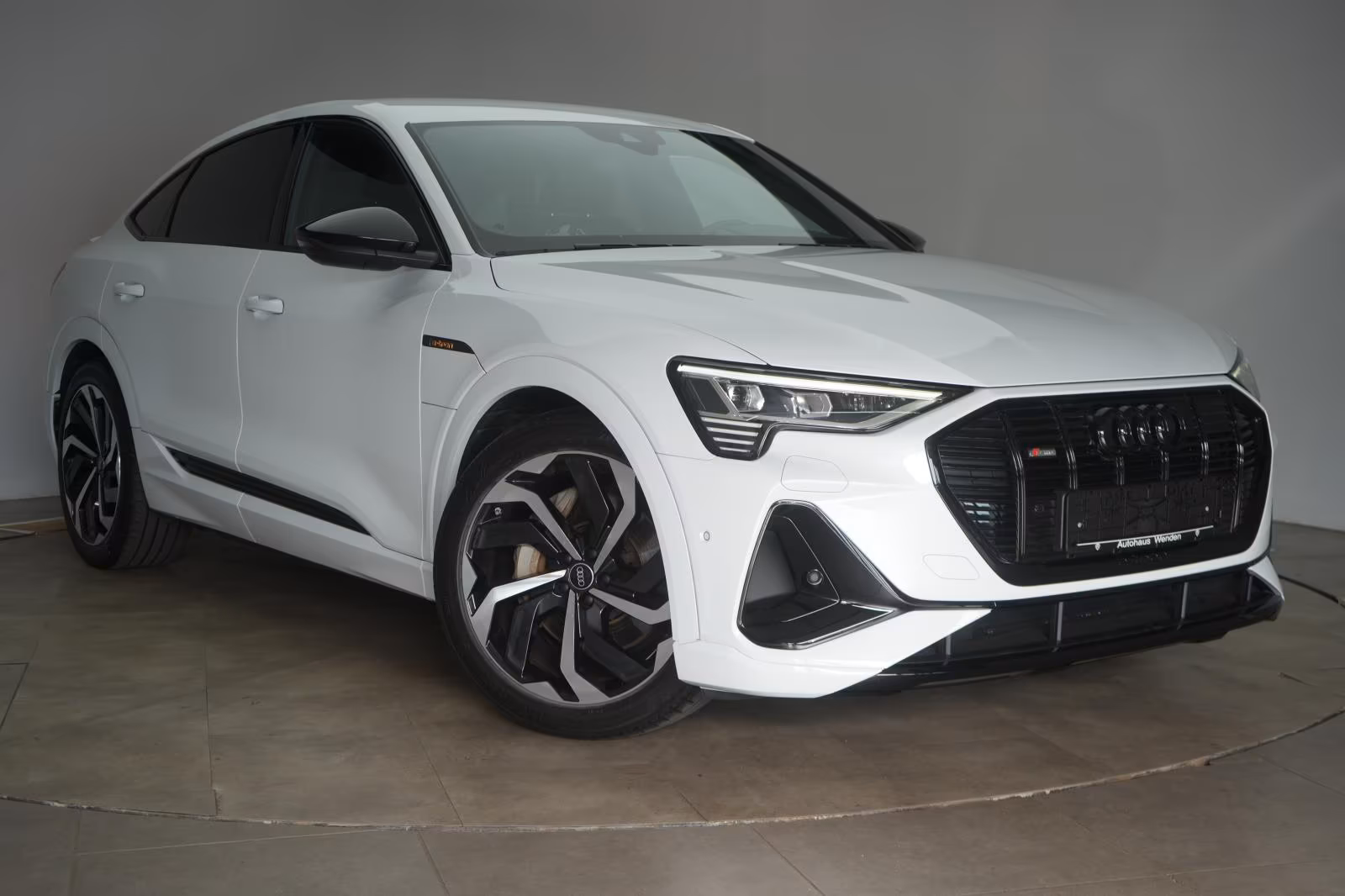 (B-581) Audi e-tron Sportback 55 quattro S line Matrix/Kamera - Image 1
