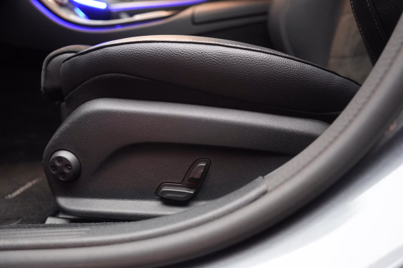 (B-483) Mercedes-Benz(Hybrid) E 300 e T 9G-Tronic AMG Distronic/Kamera/Lane/ - Image 16