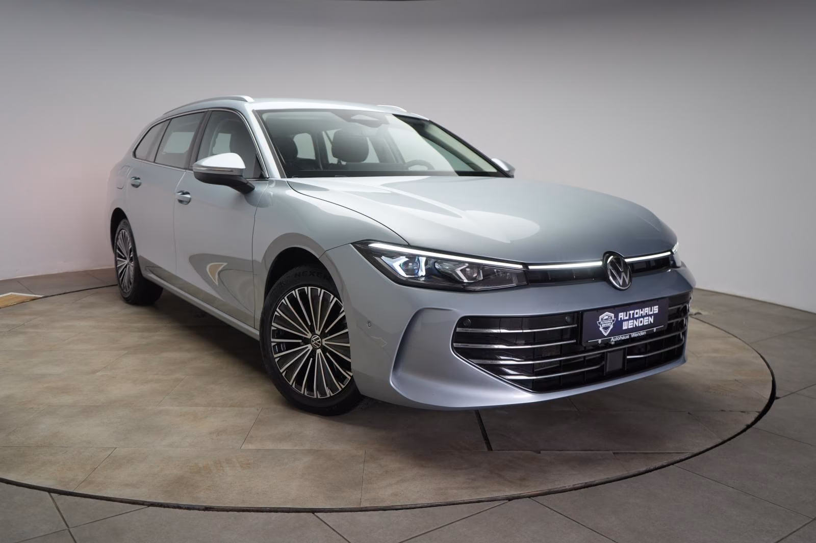 (B-270) Volkswagen Passat Variant 1.5 ETSI Elegance DSG - Image 1