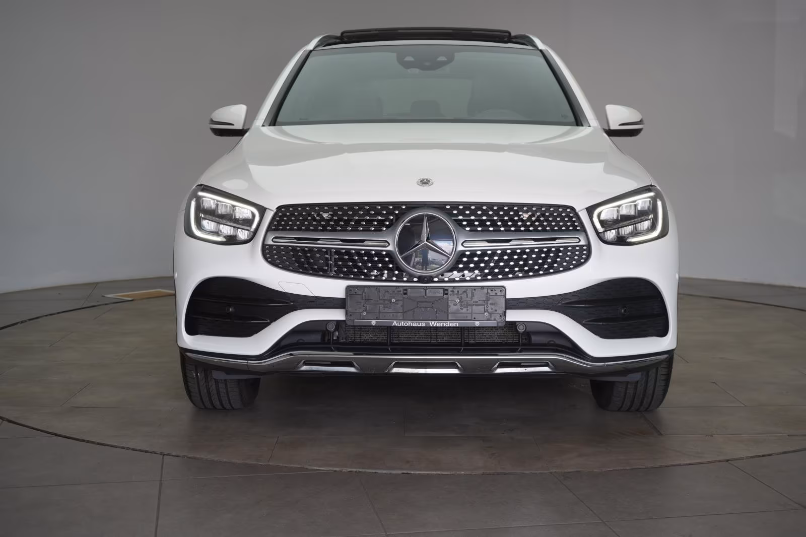 (B-396) Mercedes-Benz(Hybrid) GLC 300 e 4Matic 9G-Tronic Pano/Leder/360 Kamera - Image 2