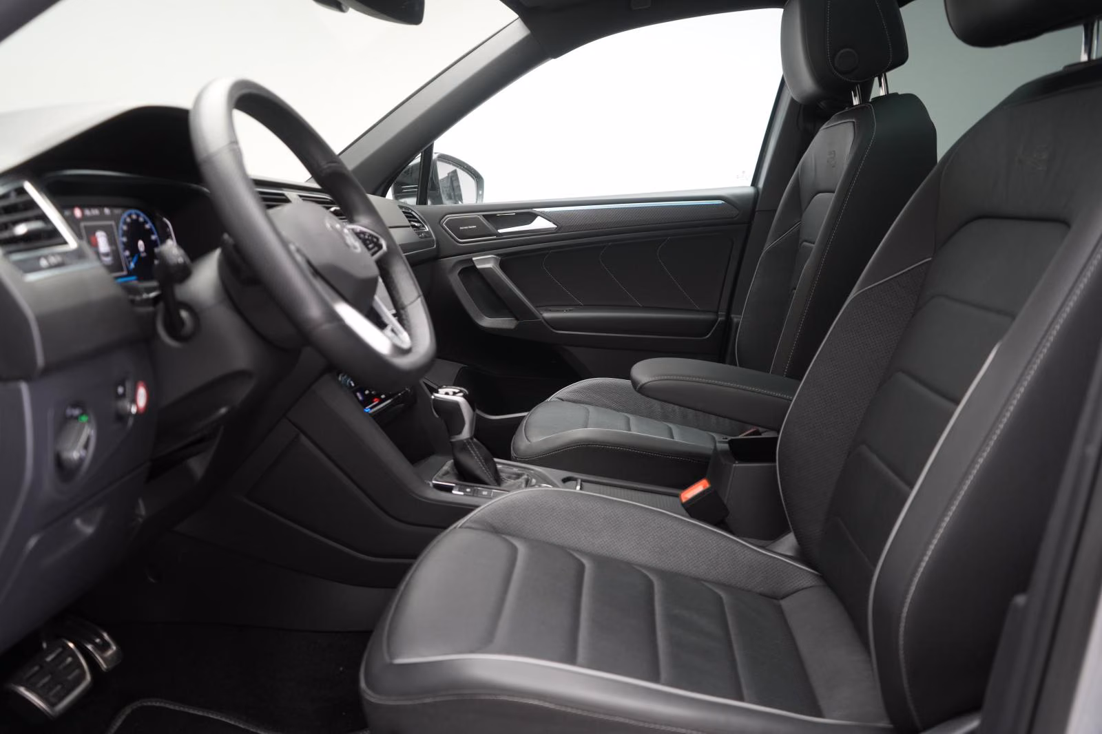 (B-160) Volkswagen Tiguan Allspace 2.0 TDI 4Motion R-Line Leder/ACC - Image 6