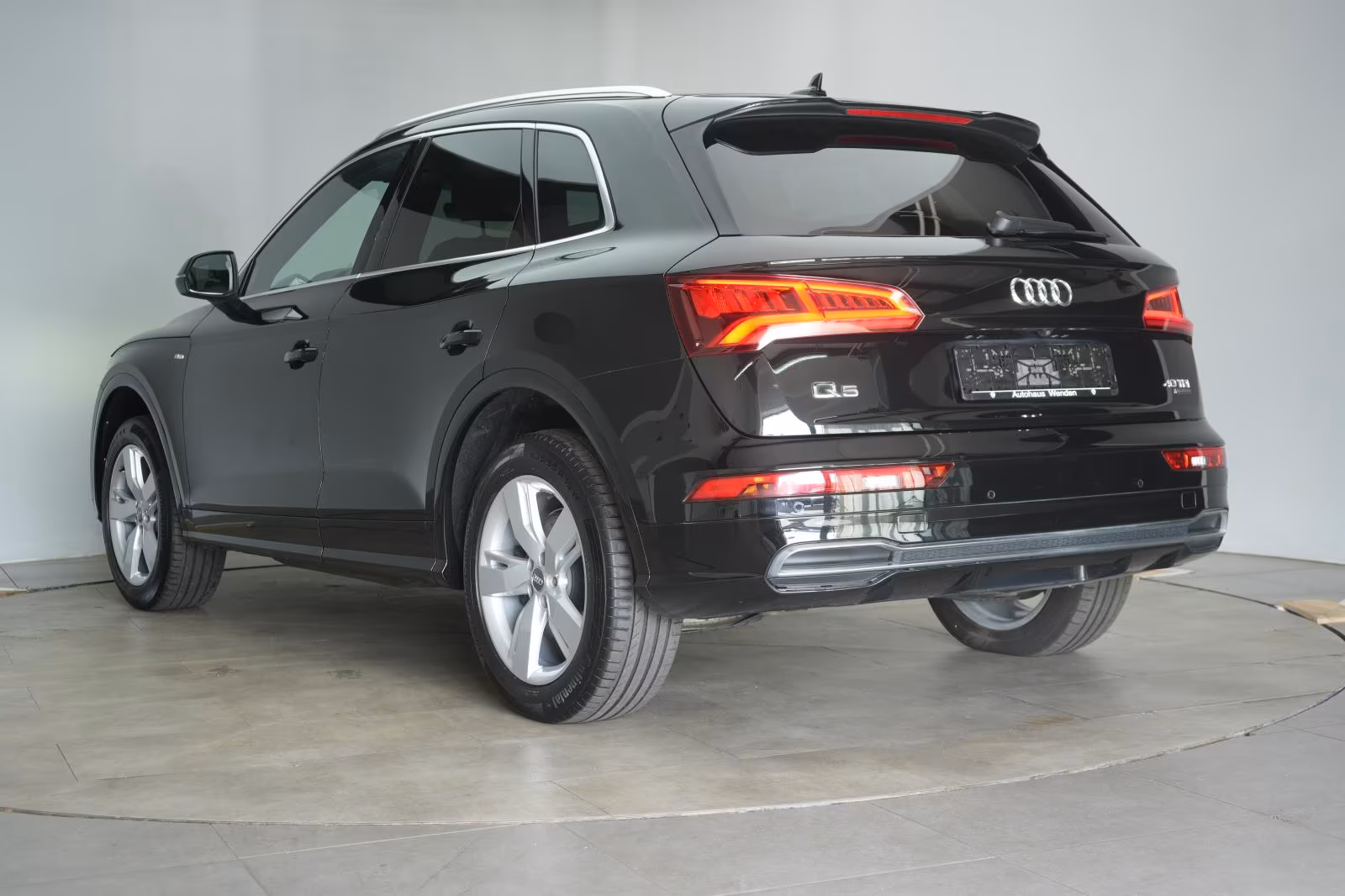 (B-123) Audi Q5 40 TDI quattro S-Line Temp/Kamera/AHK/Massage - Image 3