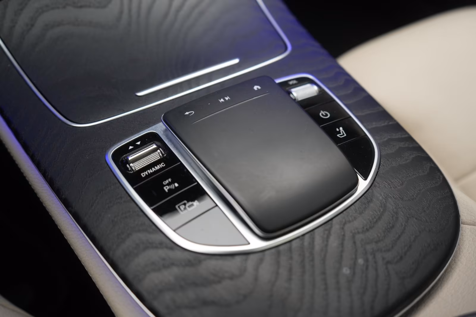 (B-368) Mercedes-Benz(Hybrid) E 300 de 4Matic T 9G-Tronic Avantgarde Distronic - Image 19