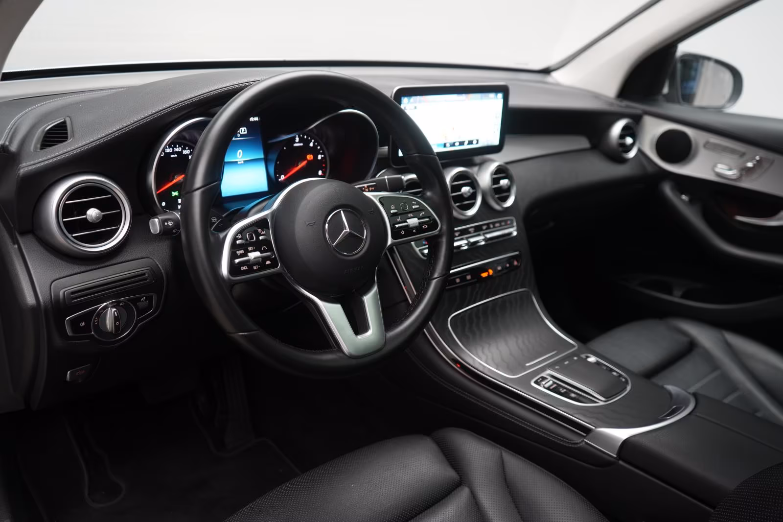 (B-524) Mercedes-Benz(Hybrid) GLC 300 de 4Matic 9G-Tronic Leder/Distronic/ - Image 7