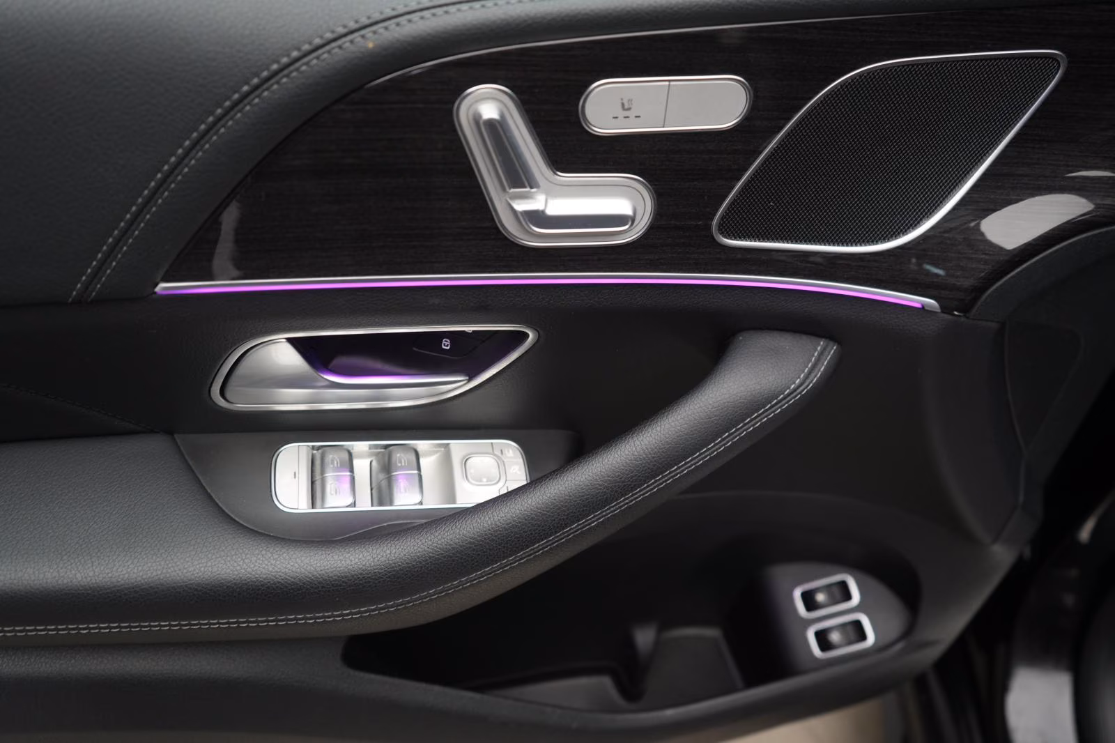 (B-151) Mercedes-Benz(Hybrid) GLE 350 e 4Matic 9G-T AMG Leder/Distronic/HUD/ - Image 18