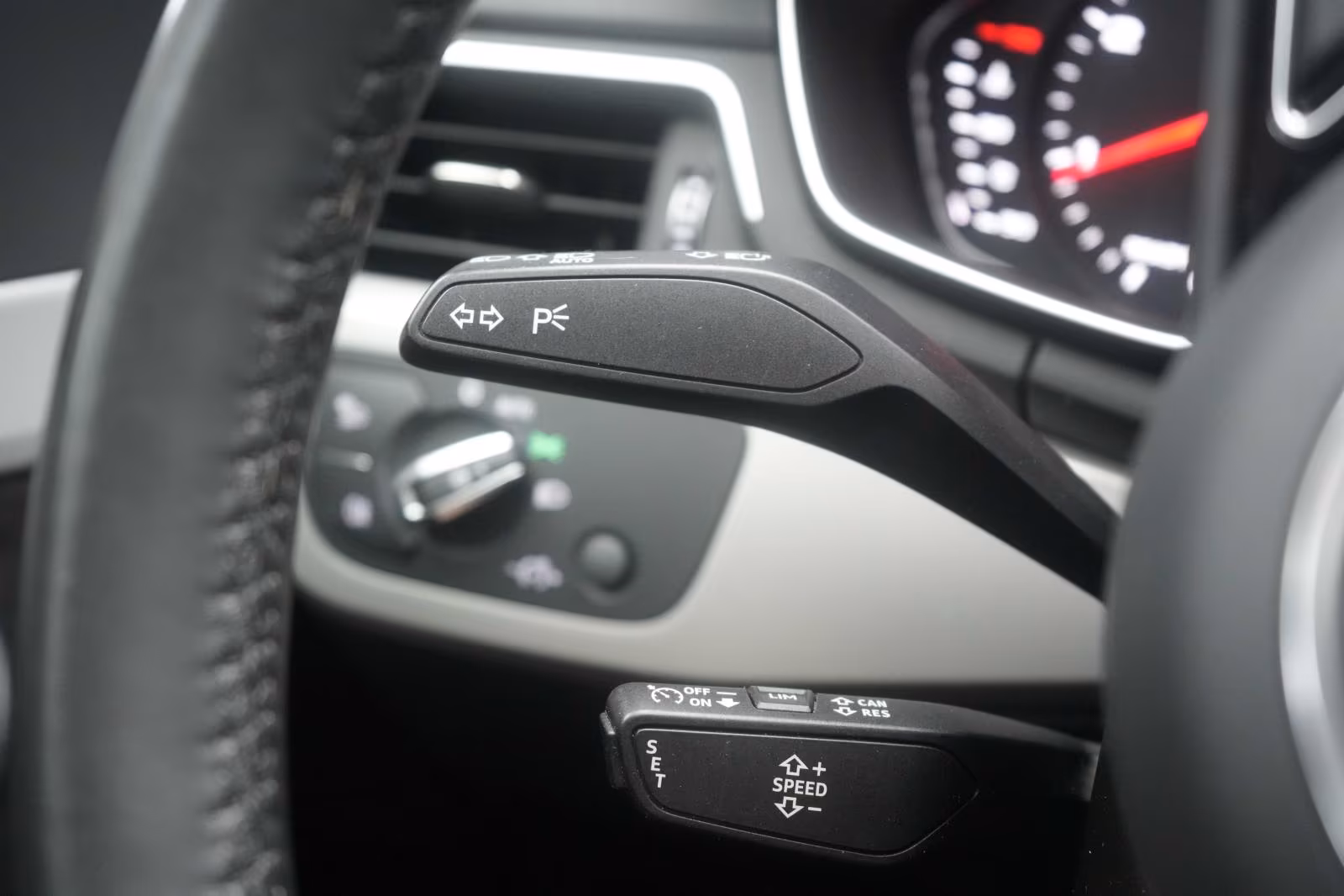 (B-727) Audi A4 40 TDI quattro S tronic S line Navi/Pano/AHK - Image 16
