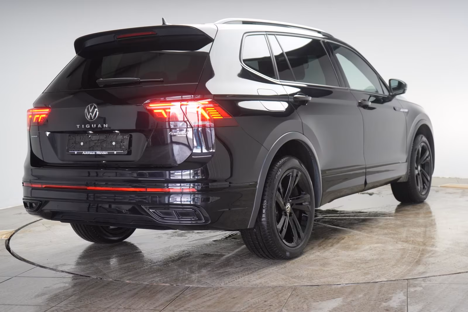 (B-134) Volkswagen Tiguan Allspace 2.0 TDI 4Motion DSG R line Navi/ - Image 5