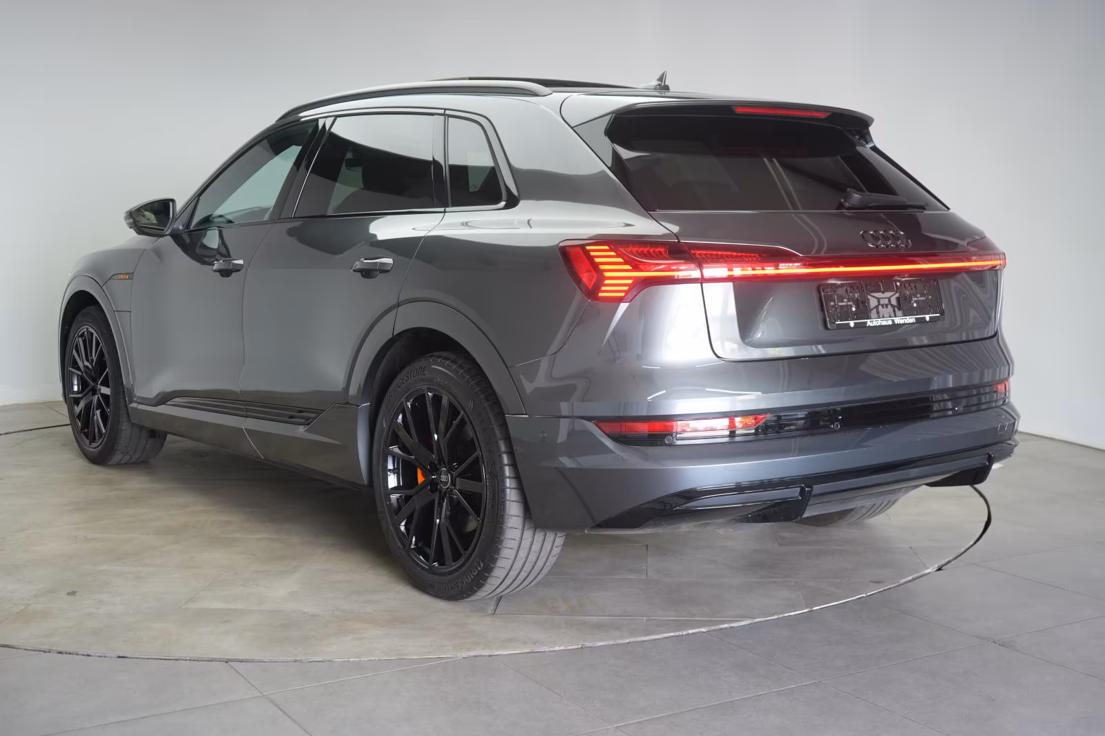 (B-587) Audi e-tron 55 quattro S line Matrix/Kamera/Pano/Virt - Image 4