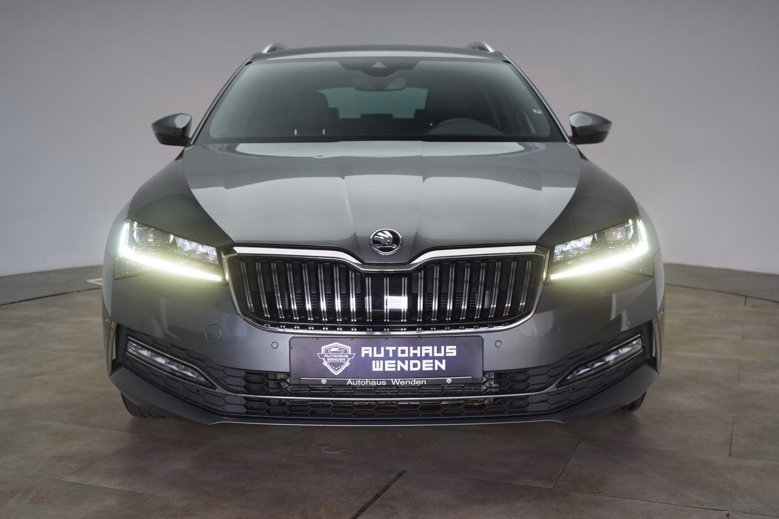 (B-097) Skoda Superb L&K 2.0 TDI DSG Leder/ACC/Kamera/AHK/Stan - Image 2