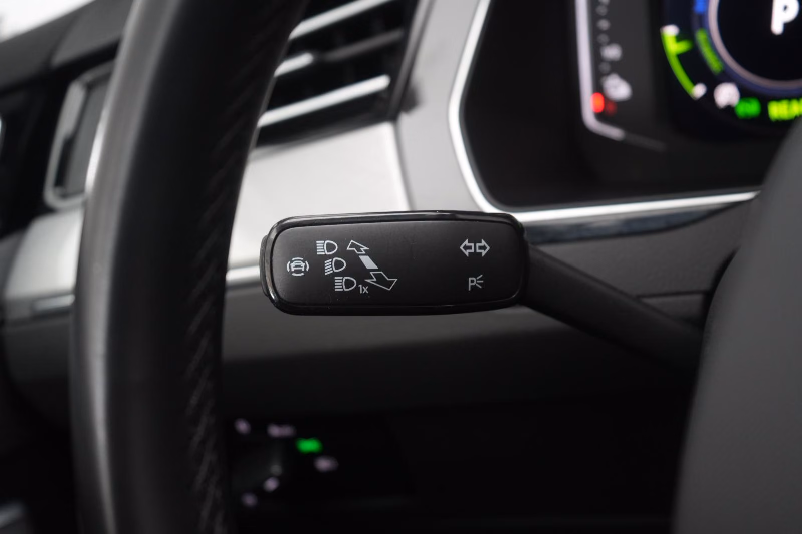 (B-617) Volkswagen(Hybrid) Passat Variant 1.4 TSI DSG GTE ACC/Kamera/Pano/L - Image 18
