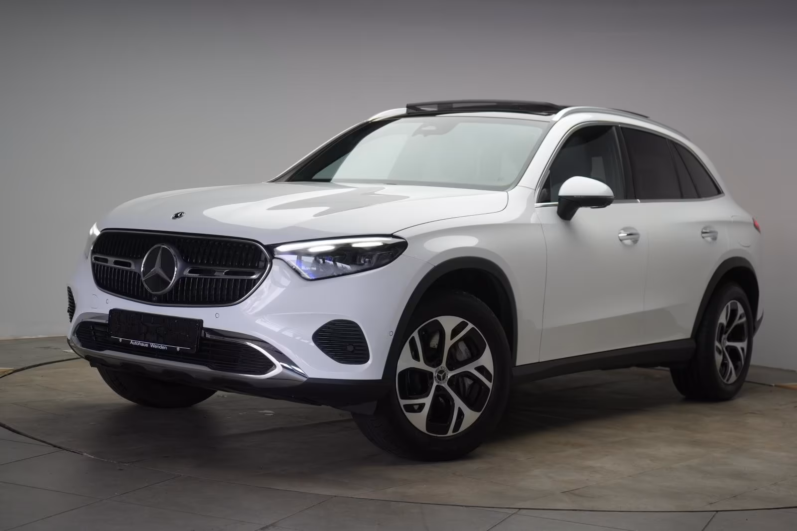 (B-189) Mercedes-Benz(Hybrid) GLC 300 de 4Matic 9G-Tronic Avantgarde Advanc - Image 3