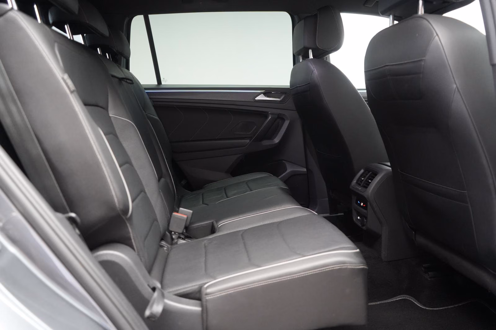 (B-516) Volkswagen(7chỗ) Tiguan Allspace 2.0 TSI 4Motion DSG R-Line Leder - Image 11