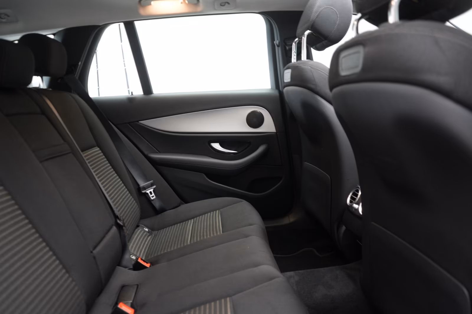 (B-378) Mercedes-Benz(Hybrid) E 300 e T 9G-Tronic Navi/Temp/Kamera/Pano/ - Image 11