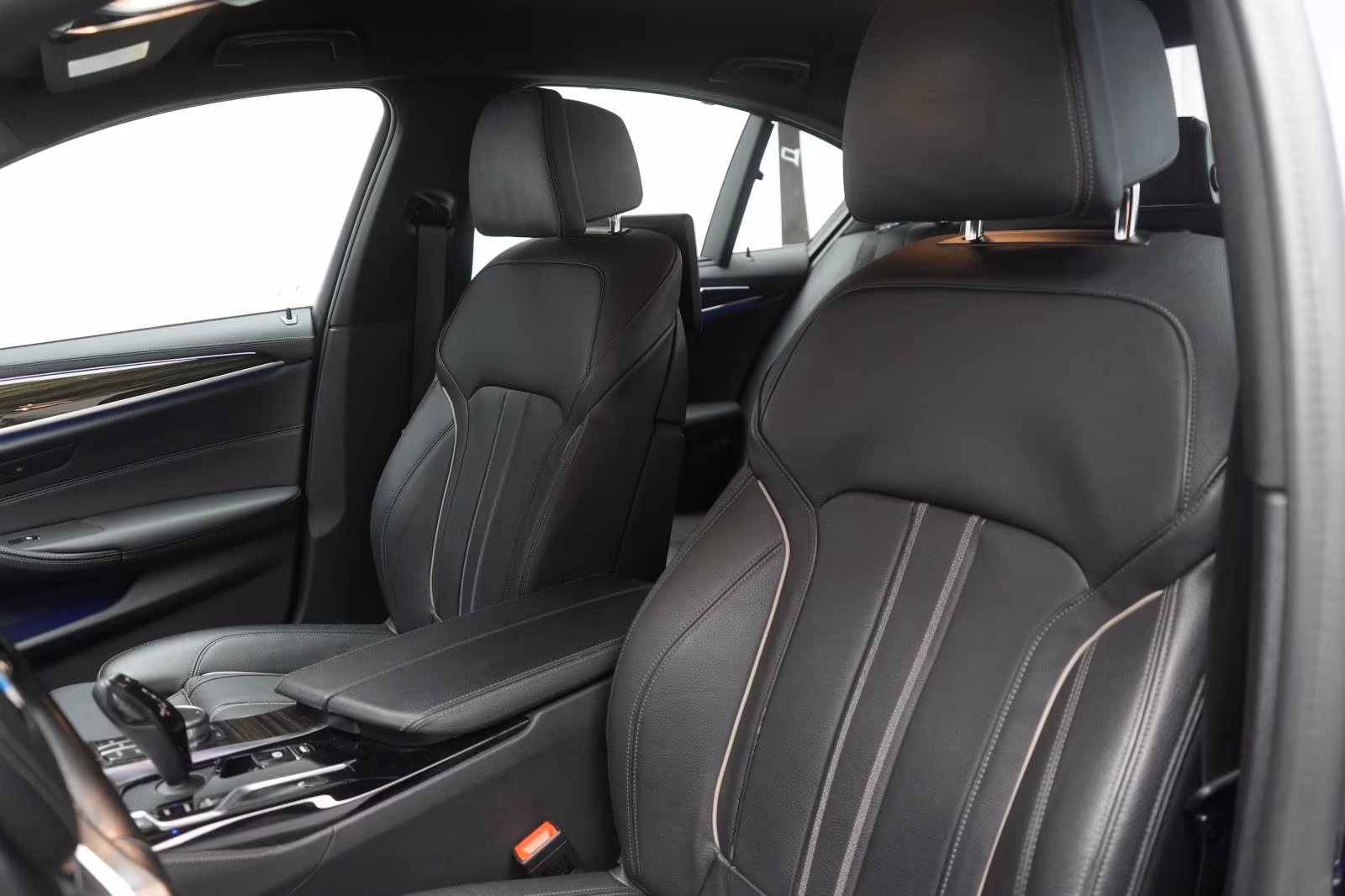 (B-568) BMW 520 i Luxury Line - Image 7