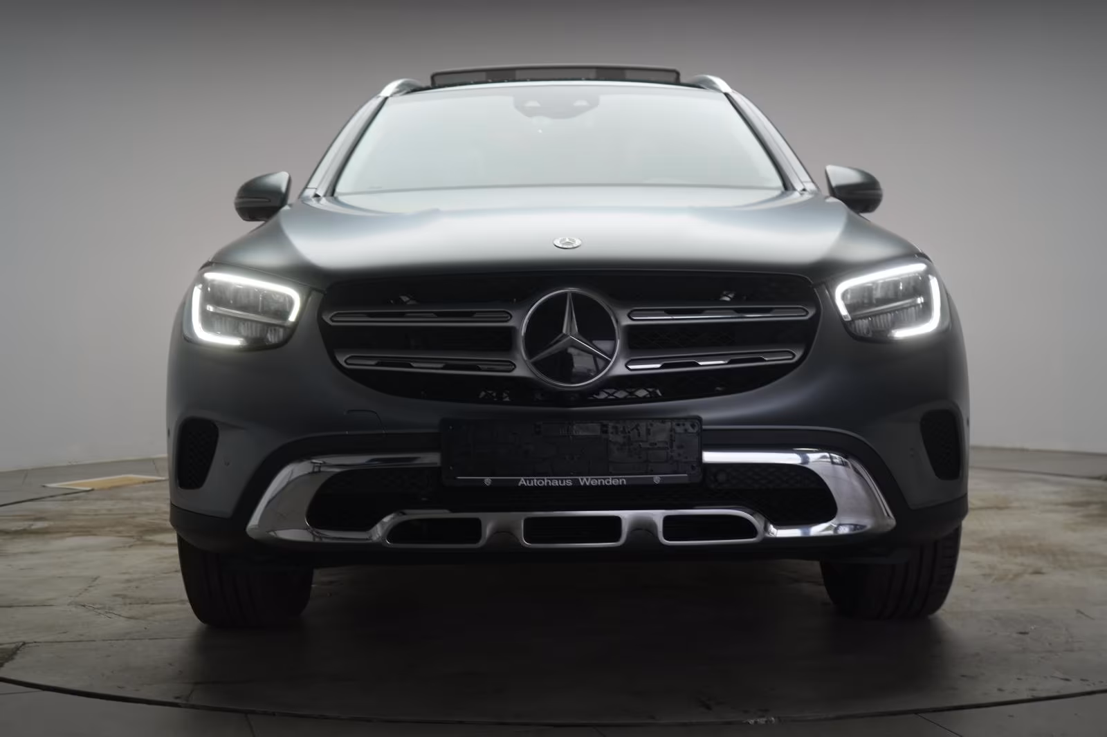 (B-503) Mercedes-Benz(Hybrid) GLC 300 e 4Matic 9G-Tronic Distronic/Kamera/P - Image 2