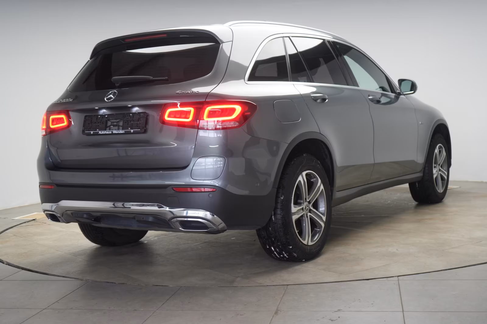 (B-473) Mercedes-Benz(Hybrid) GLC 300 e 4Matic 9G-Tronic Distronic/Kamera/ - Image 5