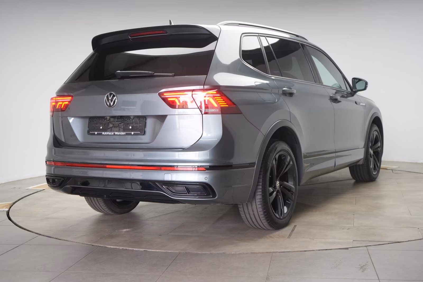 (B-764) Volkswagen Tiguan Allspace 2.0 TDI 4Motion DSG R-Line ACC/K - Image 5