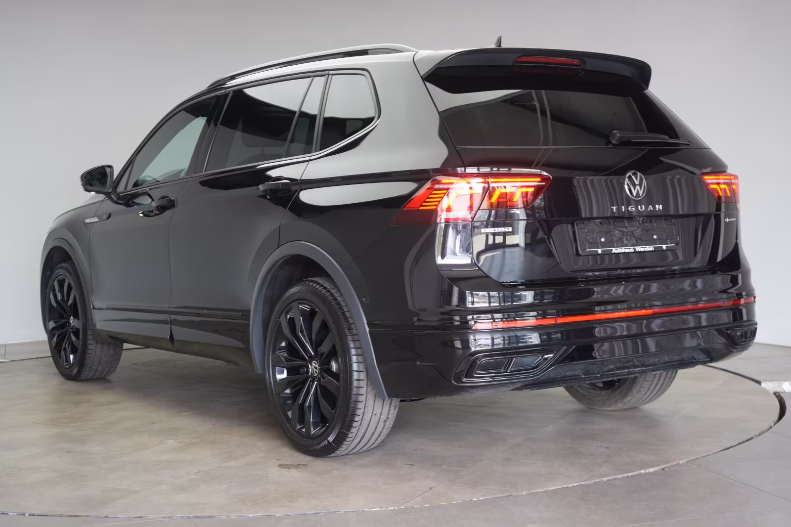 (B-617) Volkswagen(7 ghế) Tiguan Allspace 2.0 TSI 4Motion DSG R-Line - Image 4