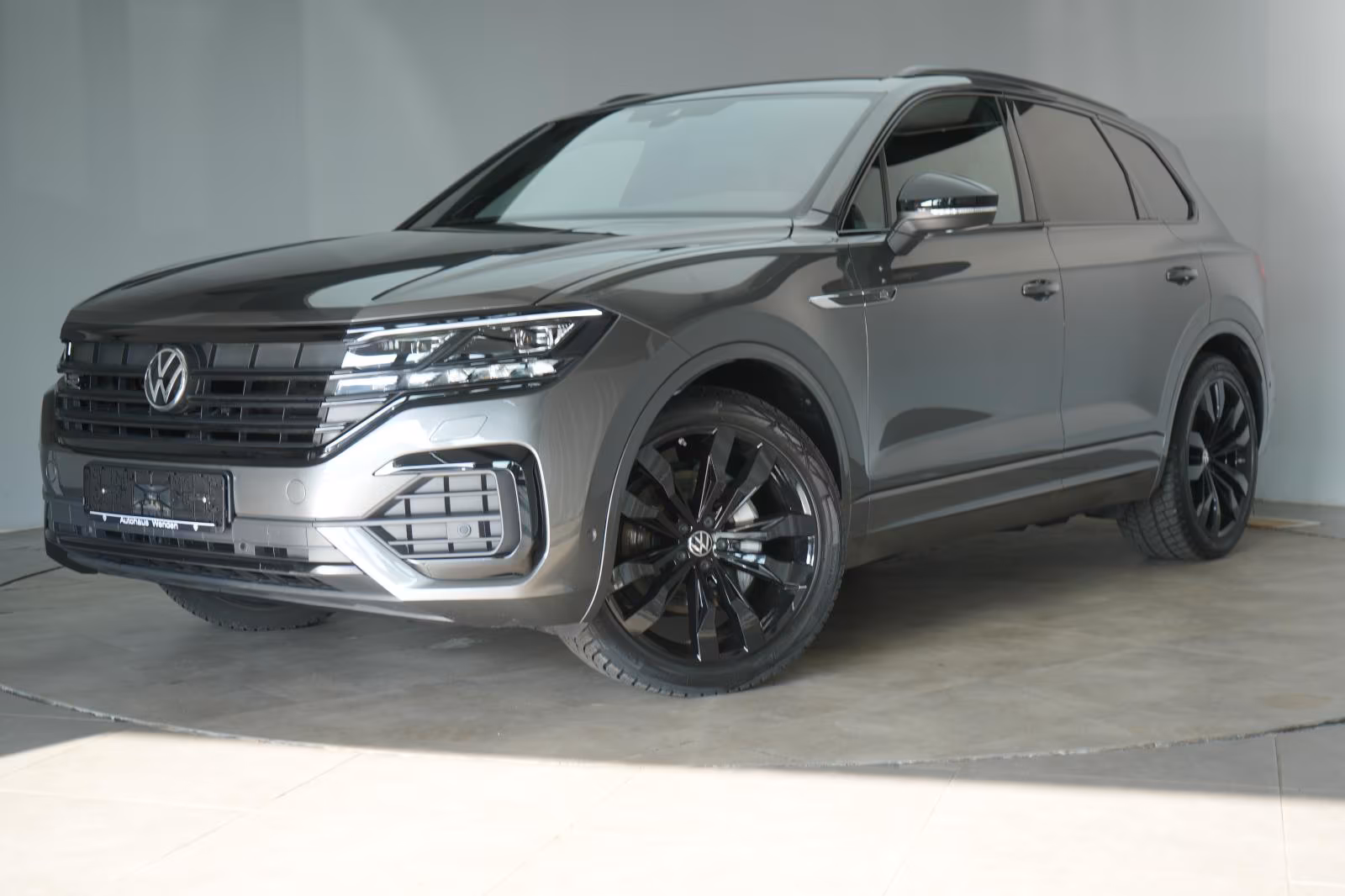 (B-599) Volkswagen Touareg 3.0 V6 TDI 4Motion DPF R-Line - Image 3