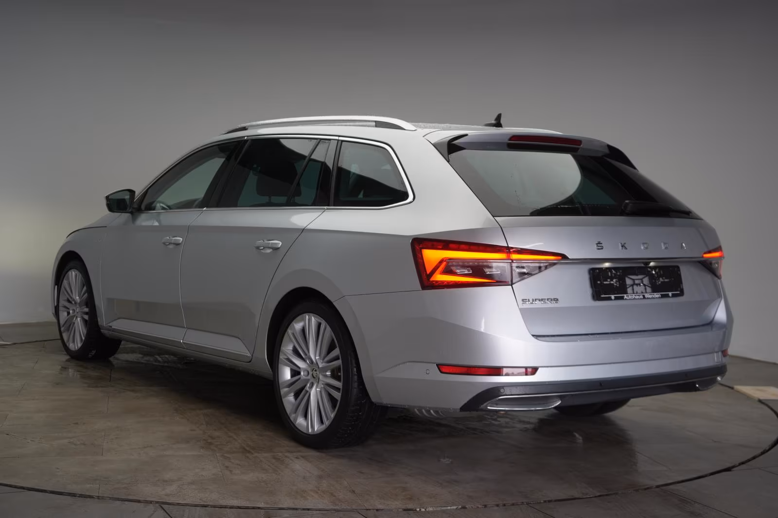 (B-671) Skoda Superb Combi 2.0 TSI - Image 4
