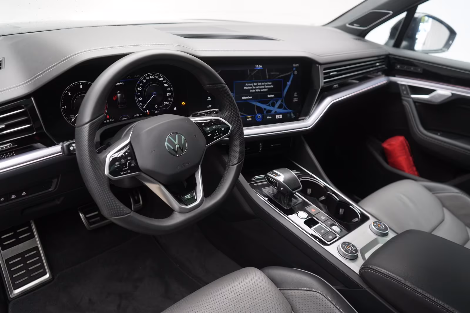 (B-135) Volkswagen Touareg 3.0 V6 TDI 4Motion R line Navi/Leder/A - Image 7