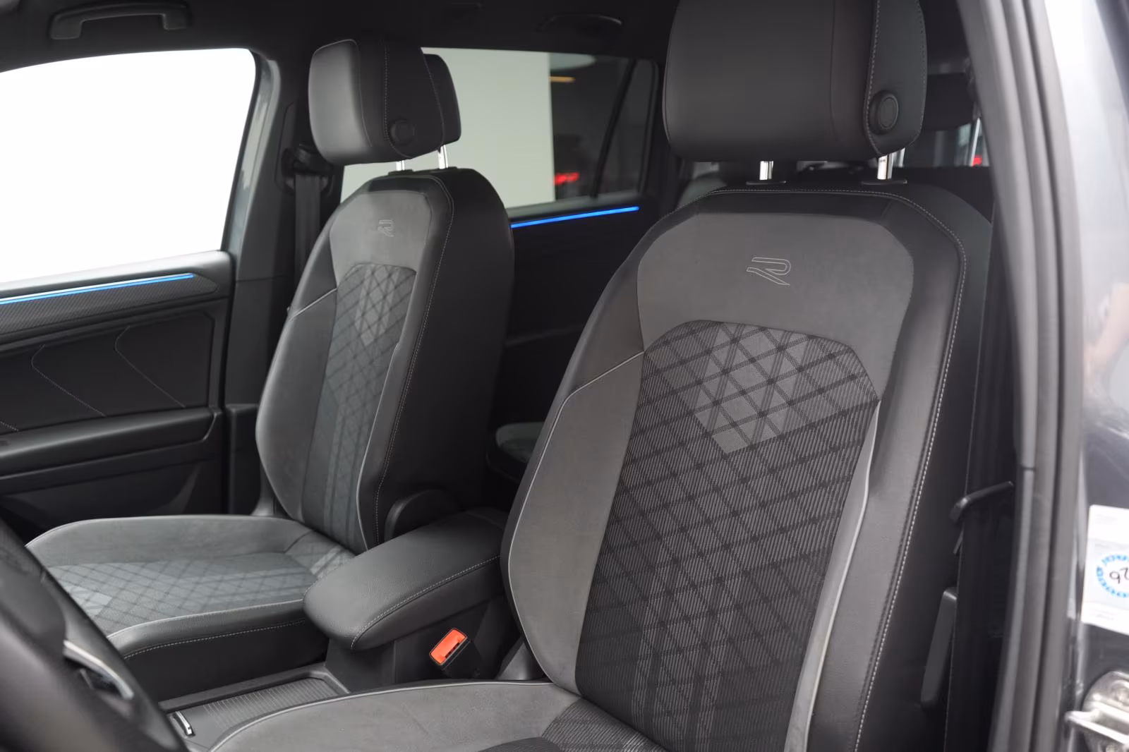 (B-764) Volkswagen Tiguan Allspace 2.0 TDI 4Motion DSG R-Line ACC/K - Image 7