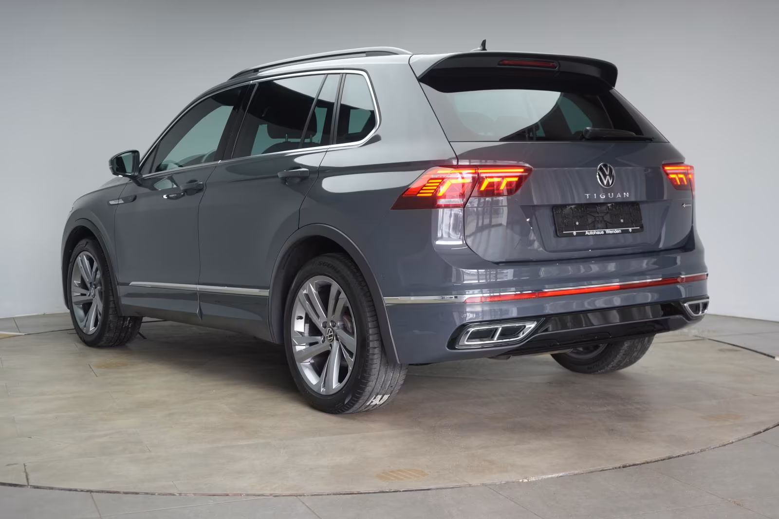 (B-328) Volkswagen Tiguan 2.0 TDI 4MOTION DSG R-Line ACC/Virtual/La - Image 4