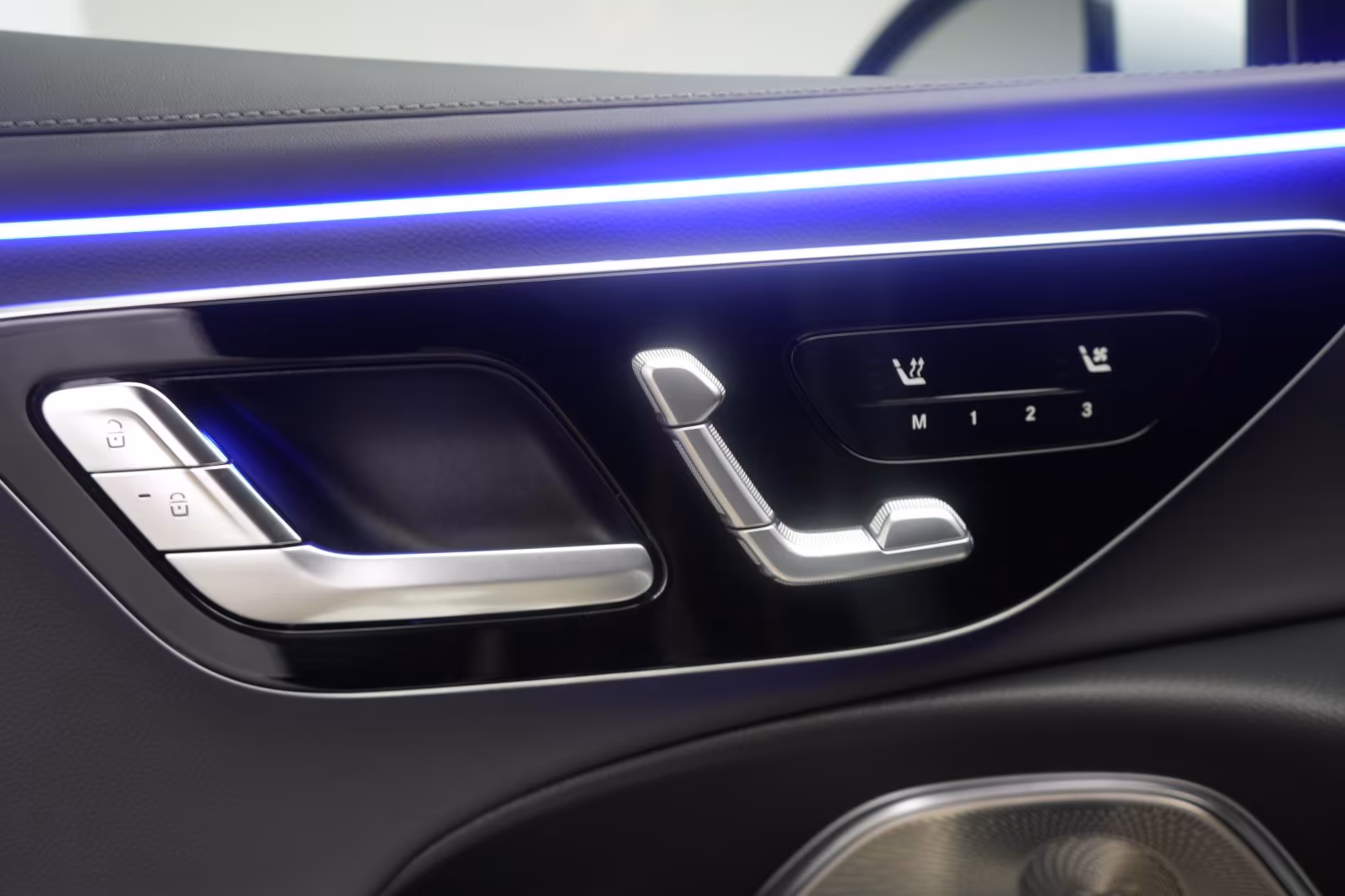 (B-319) Mercedes-Benz(Hybrid) E 300 de 4Matic 9G-T AMG Superscreen/Distronic/P - Image 14