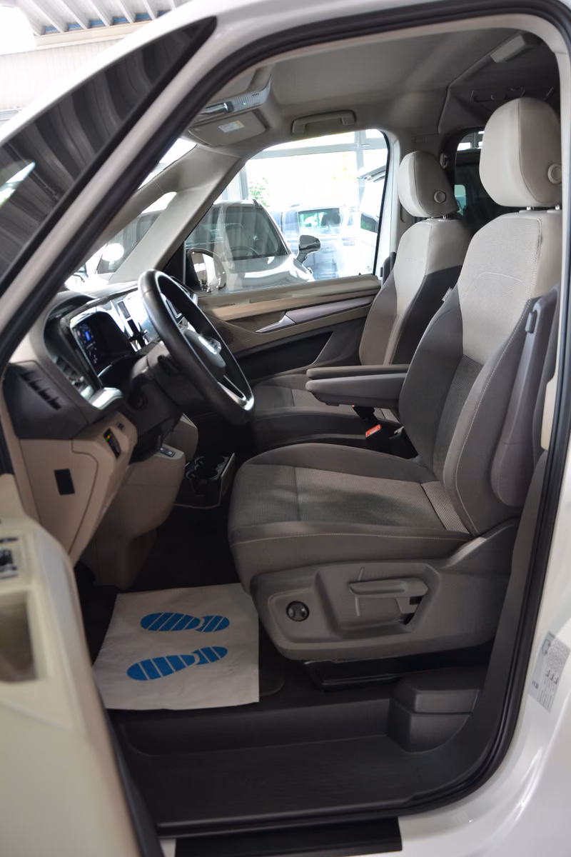 (LG-10) Volkswagen T7 Multivan 2,0TDI Life AHK vis-a-vis StHeizung - Image 6
