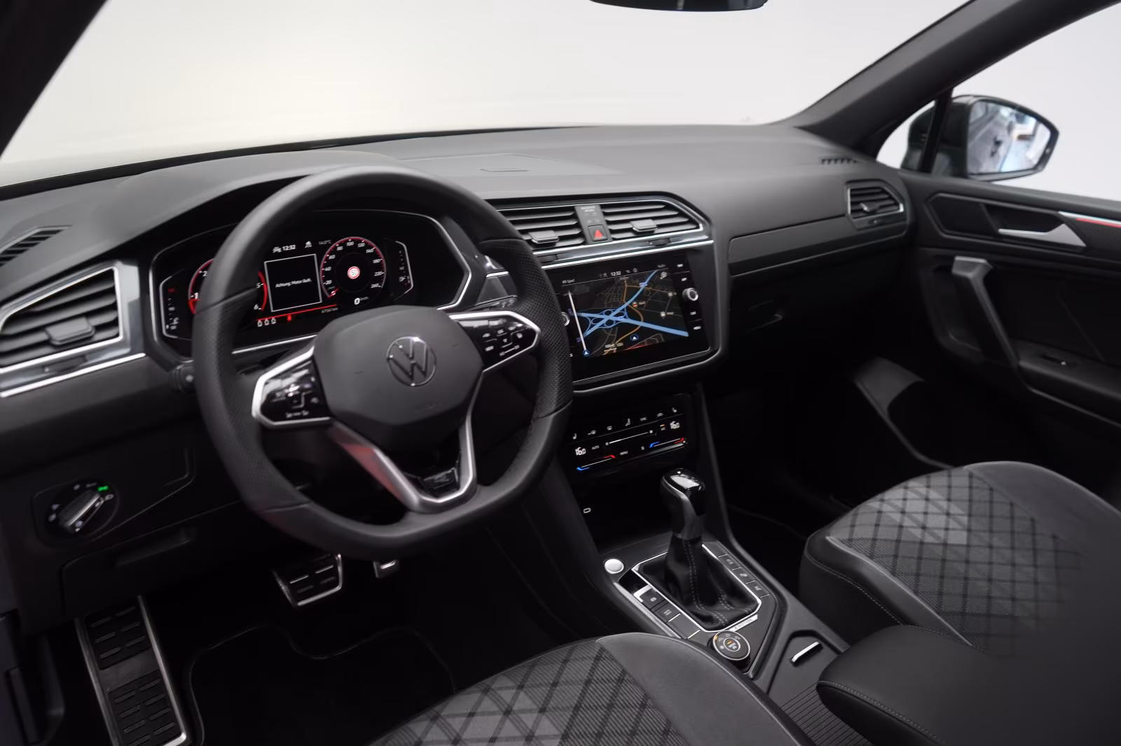 (B-651) Volkswagen Tiguan Allspace 2.0 TDI 4Motion DSG R line Navi/ - Image 7