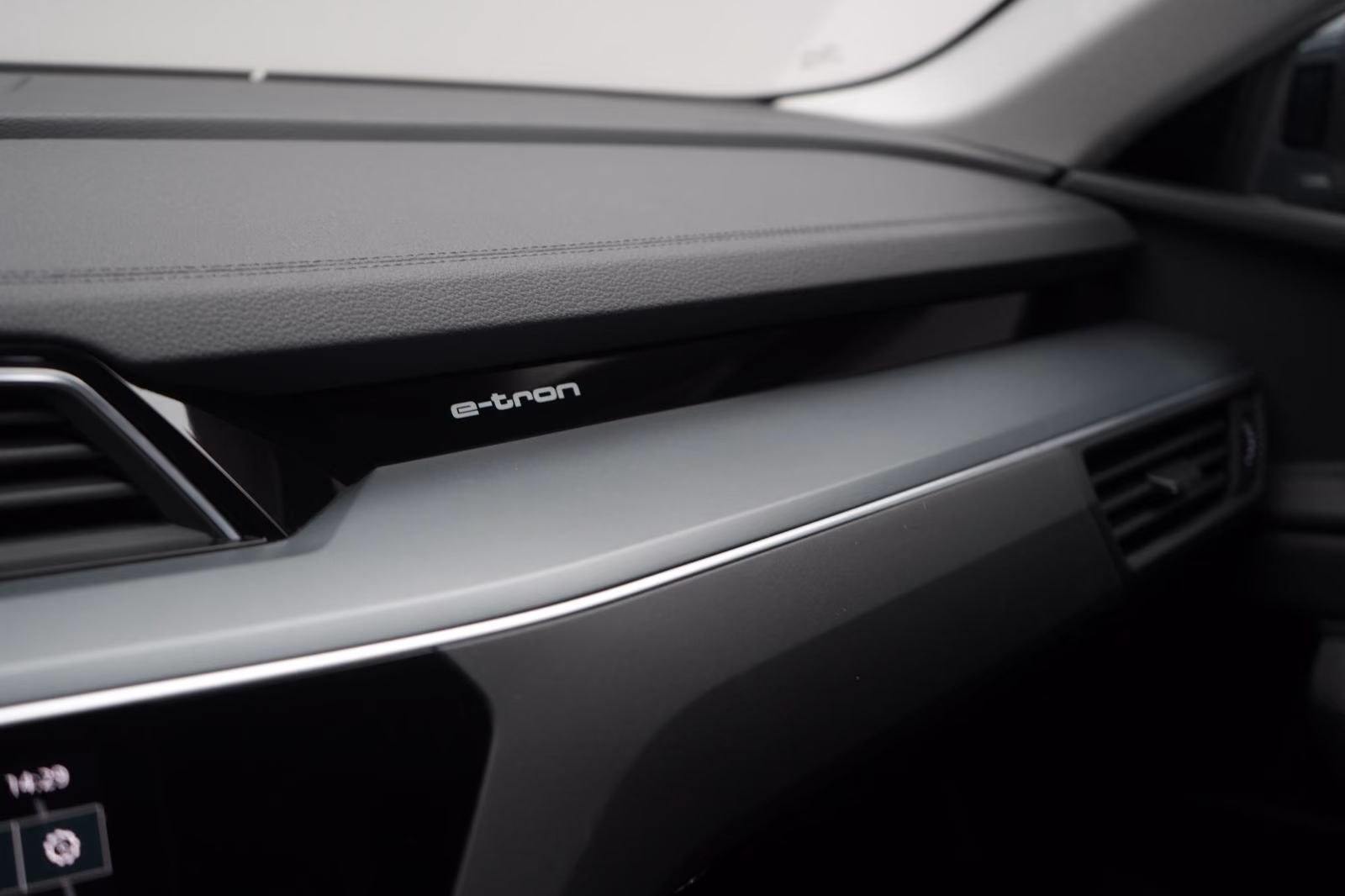 (B-653) Audi Q8 e-tron Sportback 55 quattro advanced - Image 12