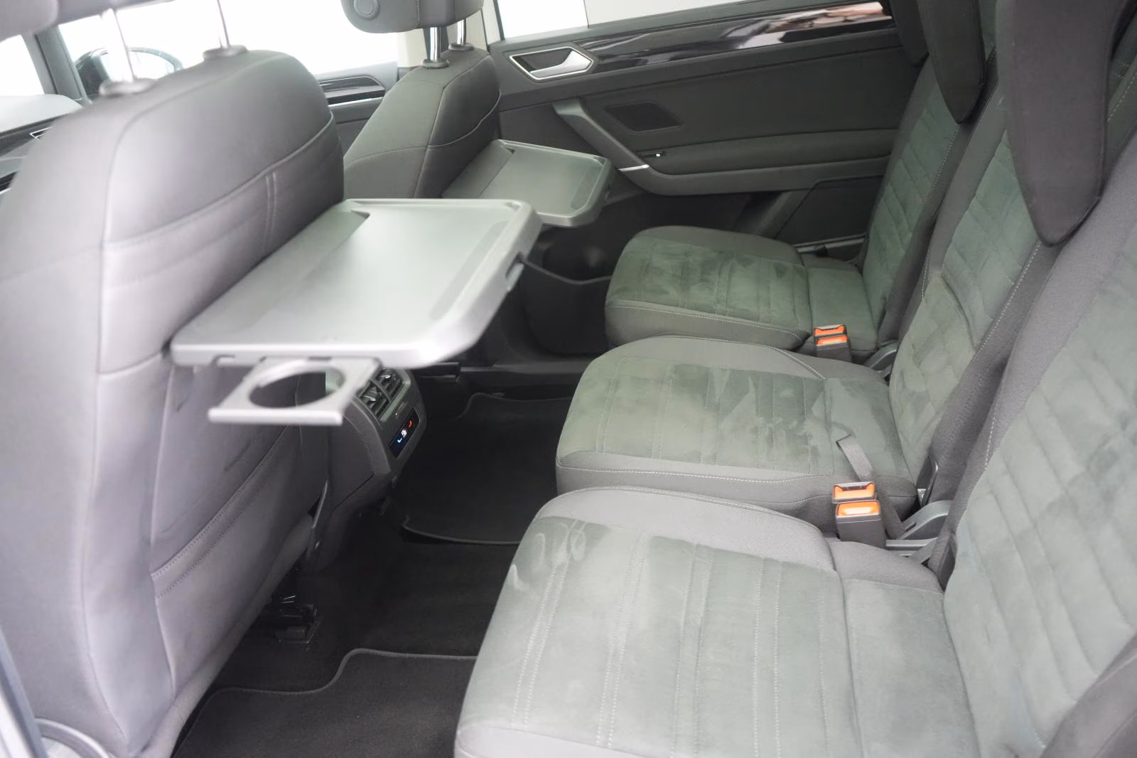 (B-751) Volkswagen Touran 2.0 TDI DSG Highline ACC/Kamera/Pano/Virt - Image 11