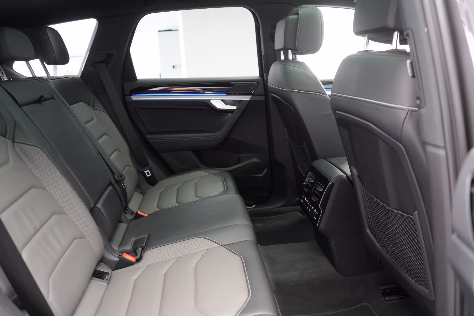 (B-411) Volkswagen Touareg 3.0 V6 TDI 4Motion R-Line Leder/ACC/Kame - Image 11