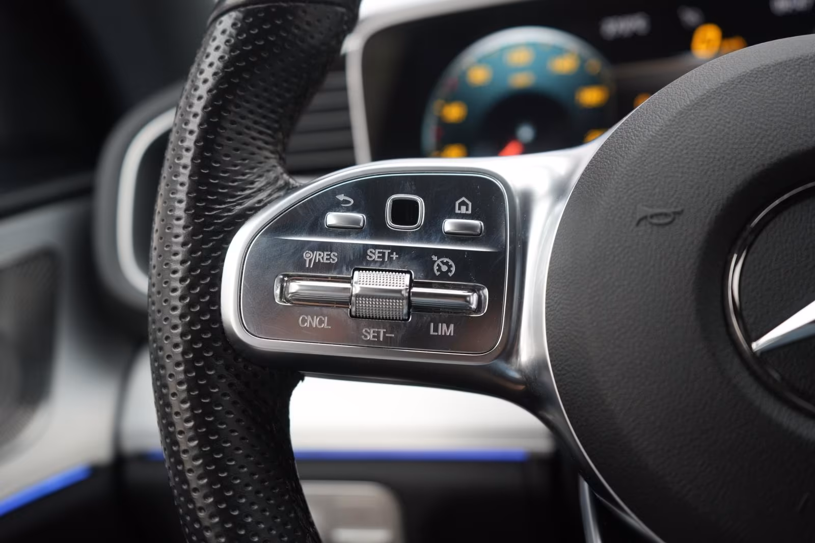 (B-563) Mercedes-Benz(Hybrid) GLE 350 e 4Matic 9G-Tronic AMG Line AHK/Burm - Image 15