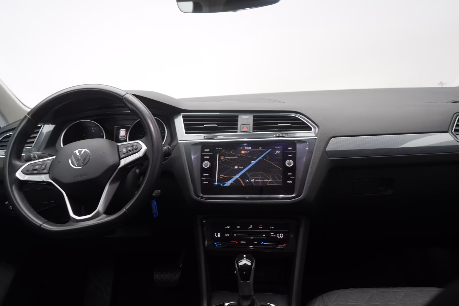 (B-133) Volkswagen Tiguan 2.0 TDI 4Motion DSG Navi/ACC/AHK - Image 15
