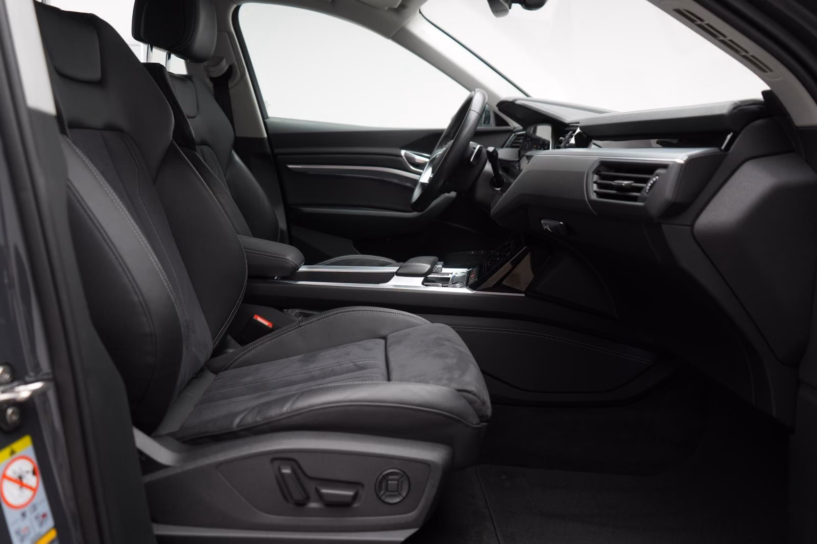 (B-653) Audi Q8 e-tron Sportback 55 quattro advanced - Image 9