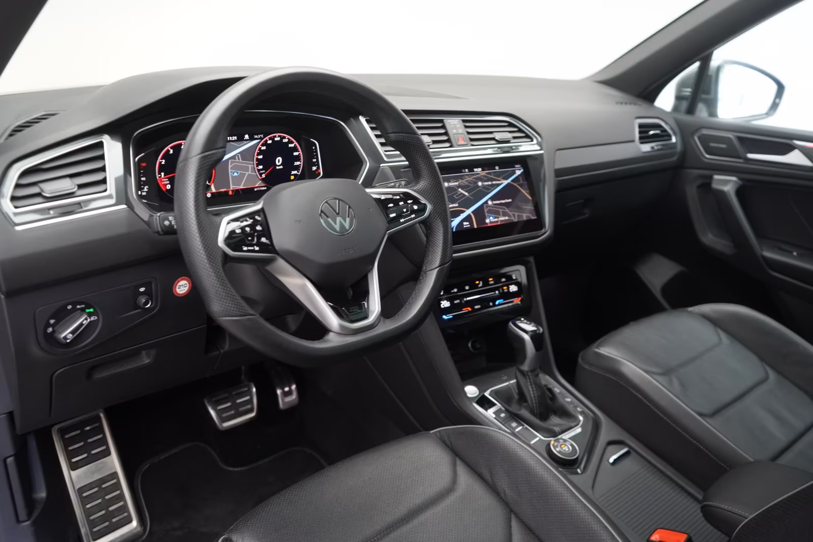 (B-108) Volkswagen Tiguan Allspace 2.0 TSI 4Motion DSG R-Line ACC/K - Image 8