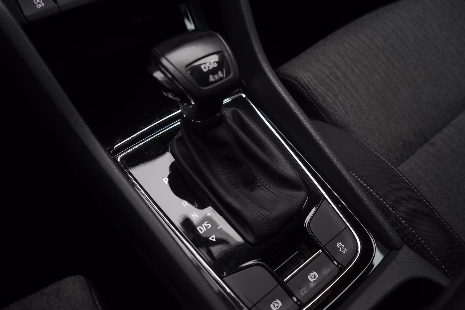 (B-290) Skoda Karoq 2.0 TDI Style CarPlay/Temp/Klimaauto - Image 14