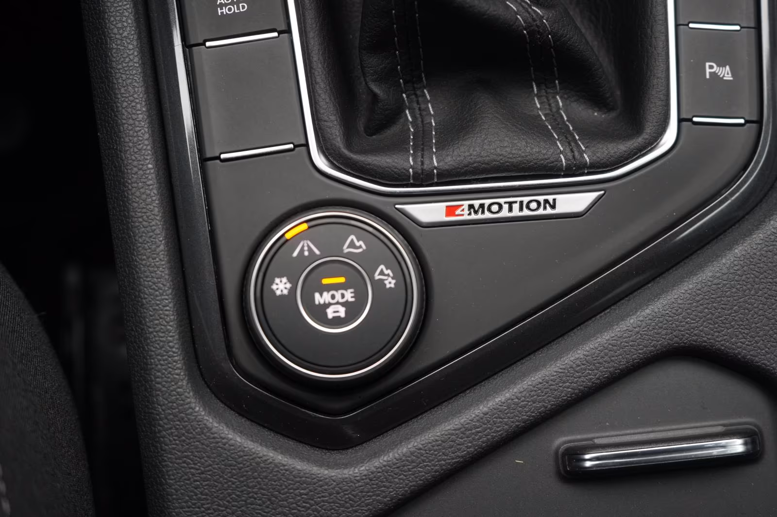 (B-427) Volkswagen Tiguan Allspace 2.0 TDI SCR 4Motion DSG R-Line - Image 13