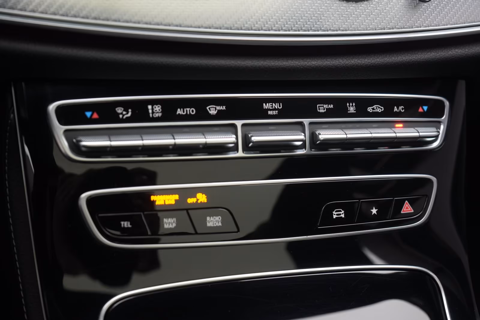 (B-468) Mercedes-Benz(Hybrid) E 300 de T 9G-Tronic AMG Distronic/Kamera/Pan - Image 13