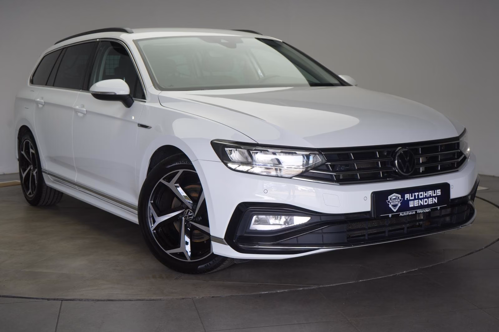 (B-226) Volkswagen Passat Variant 2.0 TDI DSG Business R line ACC/K - Image 1