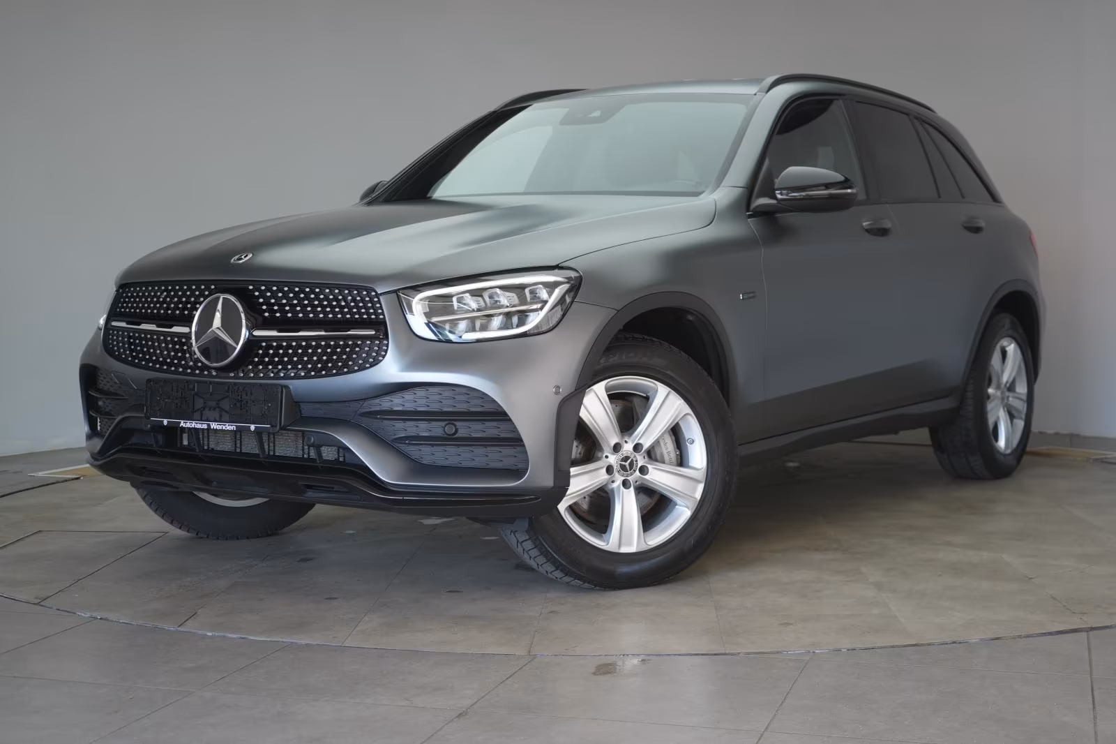 (B-060) Mercedes-Benz(Hybrid) GLC 300 e 4Matic 9G-Tronic AMG Temp/Kamera - Image 3