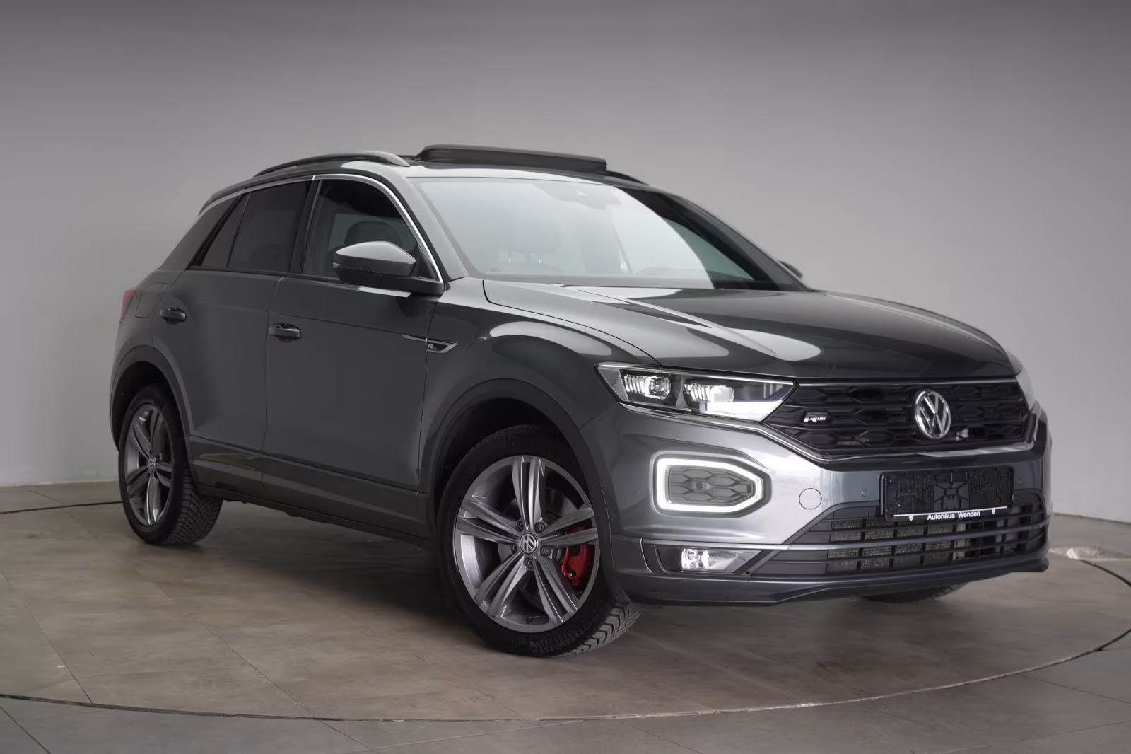 (B-629) Volkswagen T-Roc 1.5 TSI DSG R line Appconnect/Lane/Pano/Si - Image 1